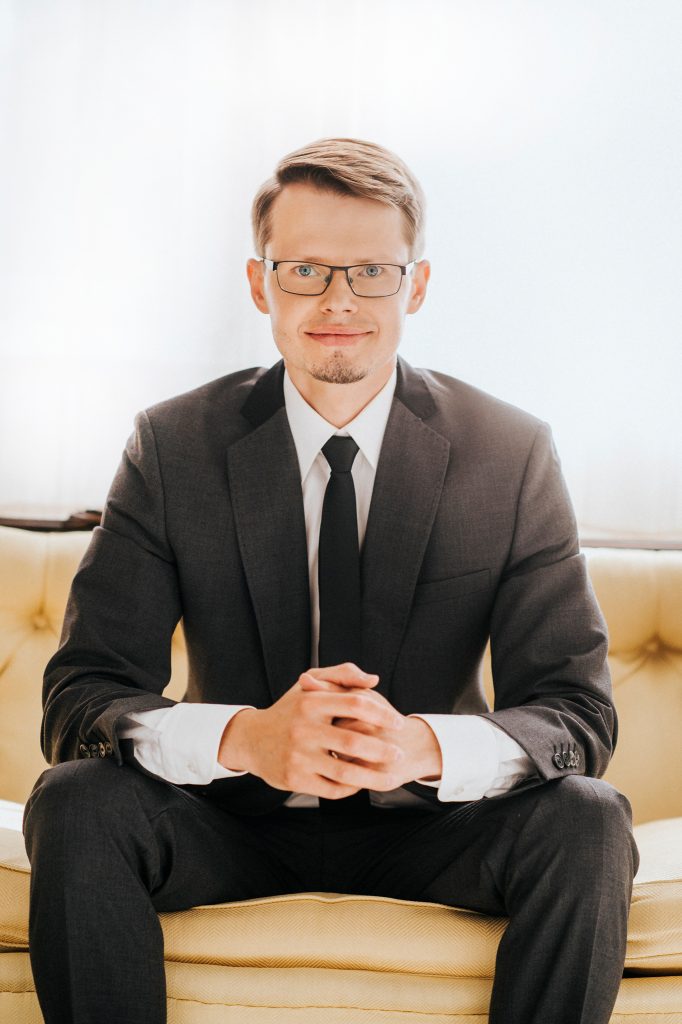 Probeem: Üksikettevõtja, kellel on mitu kinnisvaraarendusega seotud ettevõtet, seisis silmitsi keeruka maksuarvestuse ja dokumentide haldamise probleemidega, mi